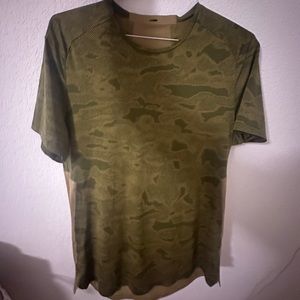 Lulu Lemon men’s athletic shirt - Large